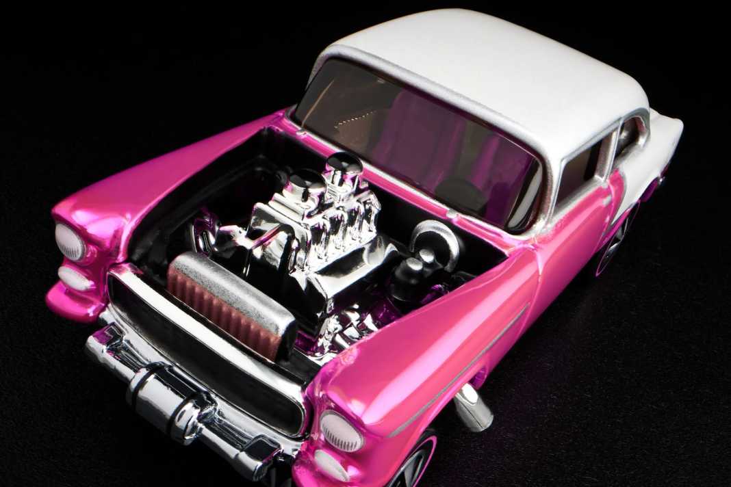Hot Wheels RLC enthüllt '55 Chevy Bel Air Gasser in Party-Pink als 1:64er