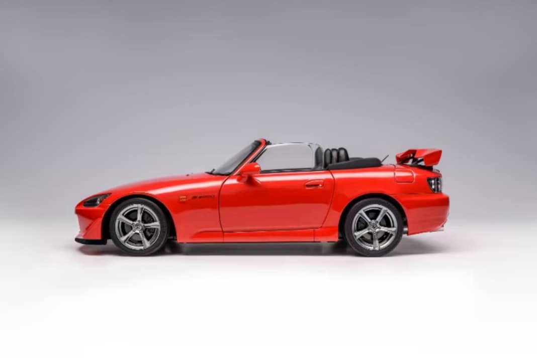 Motorhelix kündigt Honda S 2000 in 1:18 mit Topdetails an