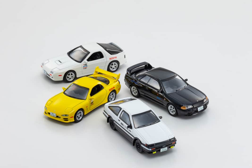 Trueno, zwei RX-7, und Nissan GT-R.