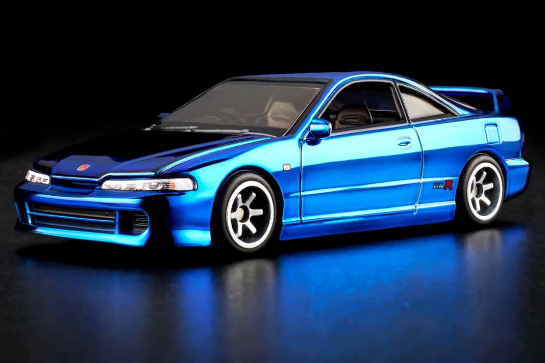 Hot Wheels` Honda Integra R fährt in 1:64 und Blaumetallic vor