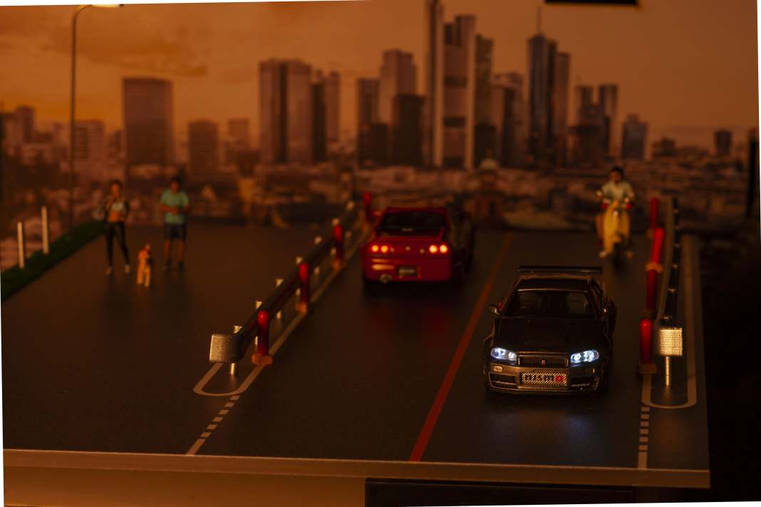 Dieser Nissan Skyline GT-R von Kyosho ist eine 1:64-Lichtgestalt