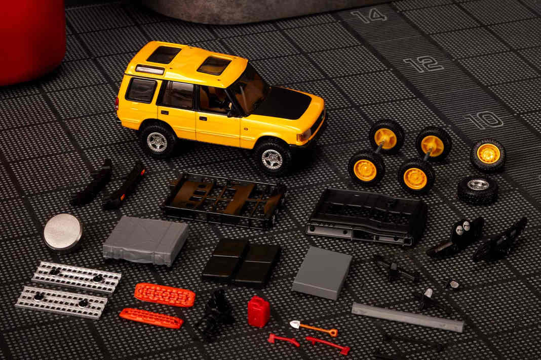 Dieser Landrover Discovery strotzt in 1:64 gerade zu vor jeder Menge Extras!