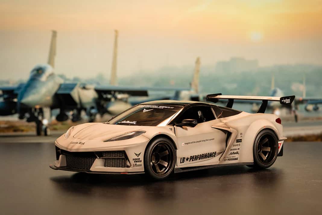 Jada Toys zeigt dreckige C8-Vette im Liberty-Walk-Trimm in 1:24