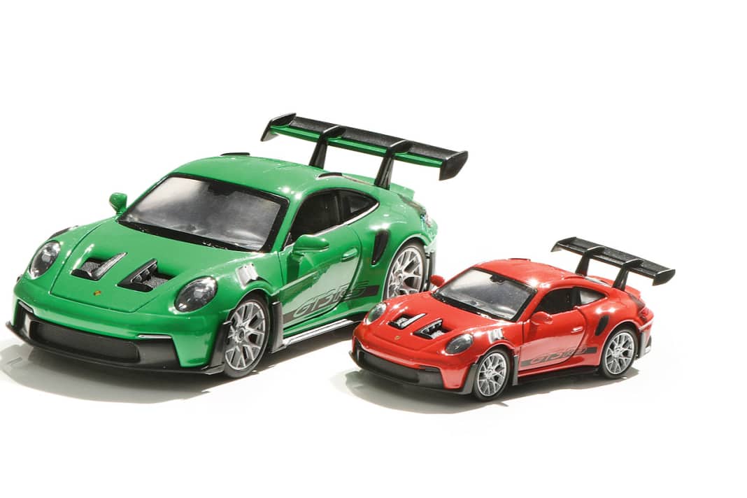 Porsche 911 (992) GT3 RS von Welly in 1:38 & 1:24