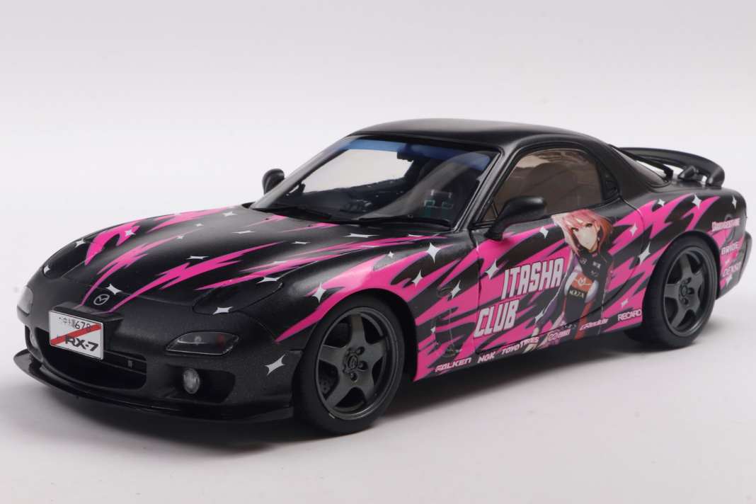 Dieser Mazda RX7 rollt als Comic in 1:18 vor