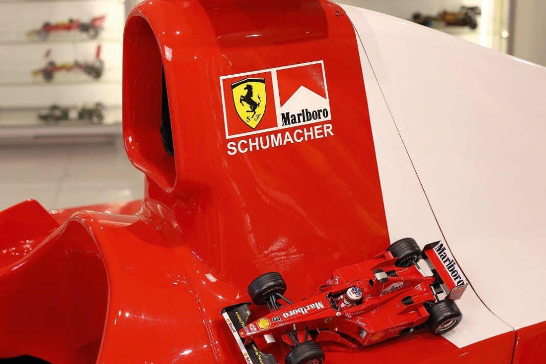 ‘98 Ferrari F300 von Werk83 in 1:18 – Mit Frühstücksbrettchen