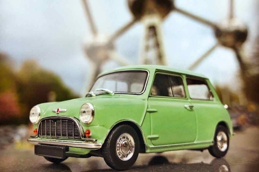Austin Mini von Minichamps in 1:43 – Kernspaltung