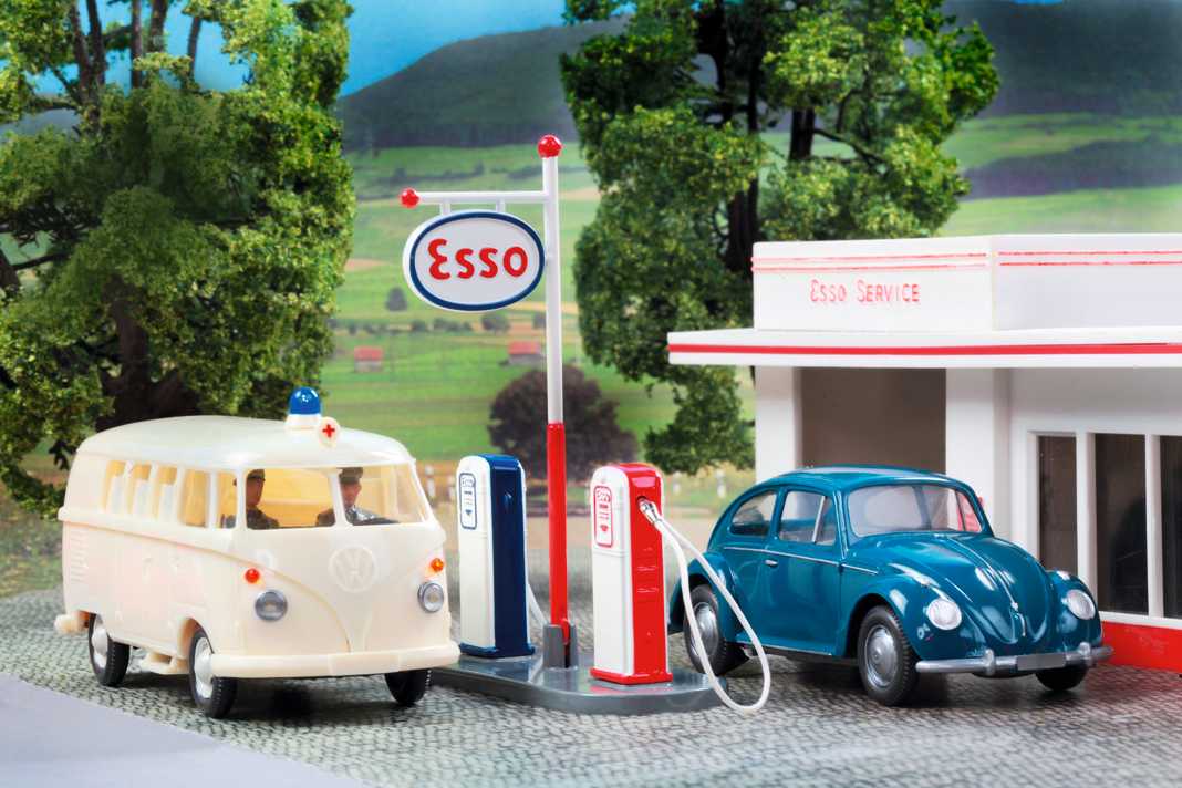 Die Wiking-Ahnengalerie des VW Bulli in 1:40 - Flower-Power