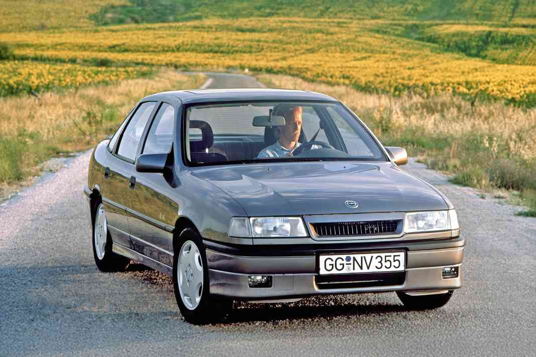 ‘90 Opel Vectra 2000 von MCG in 1:18 - Vectra, übernehmen Sie!