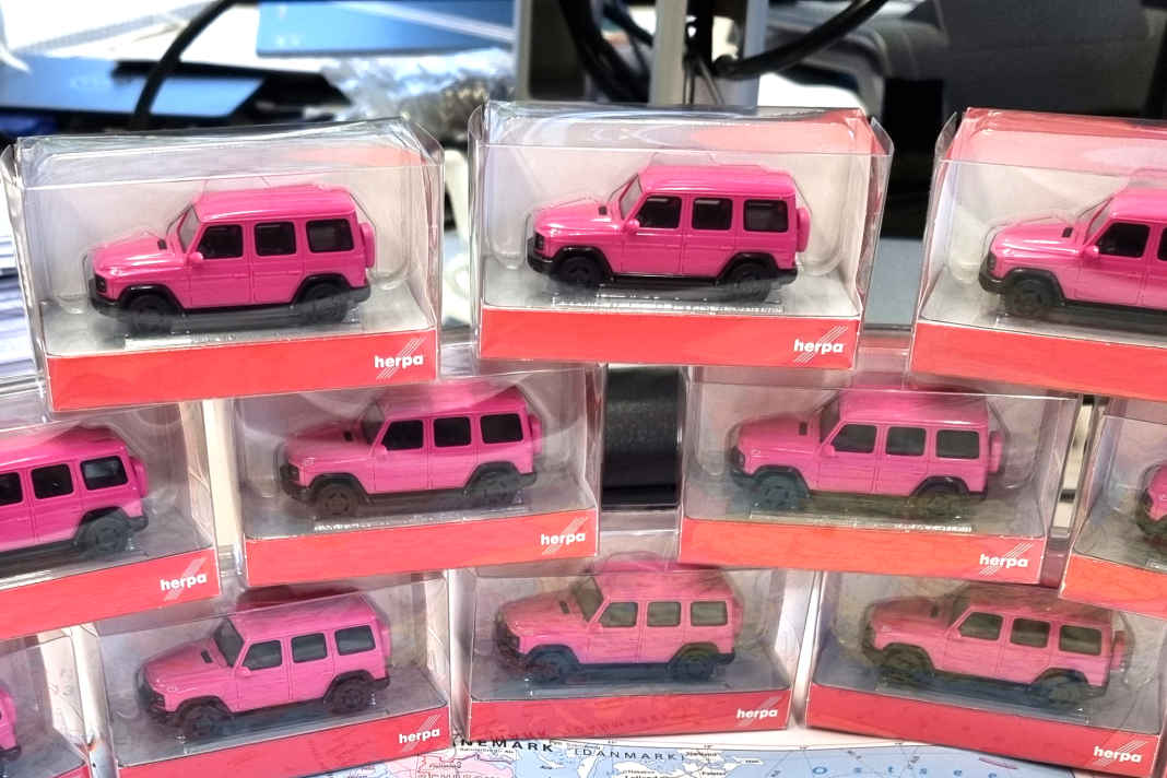 Diese pinkfarbene Mauritius baut Herpa in 1:87!