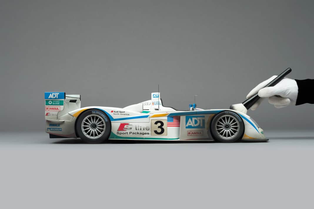 Dem Audi Le-Mans-Sieger von 2005 geht es bei Amalgam in 1:8 echt dreckig!