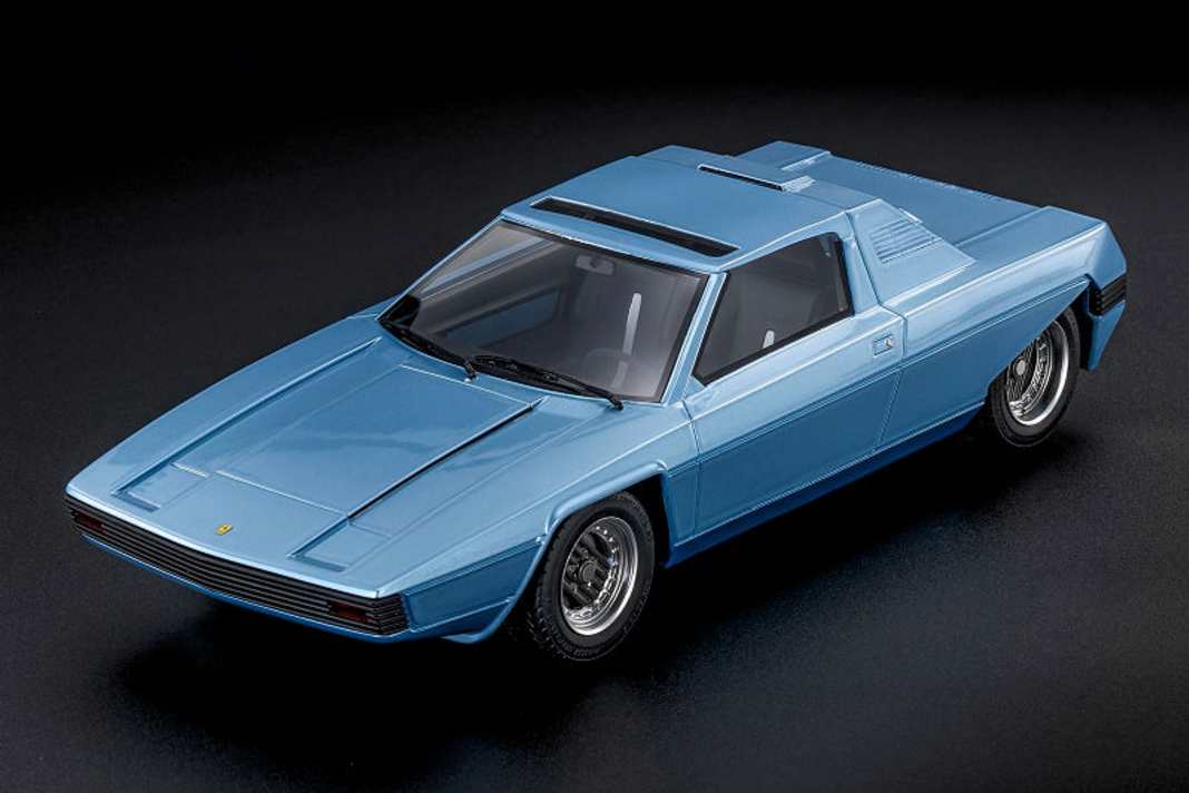 Top Marques enthüllt Rainbow-Ferrari in 1:18 aus Resine