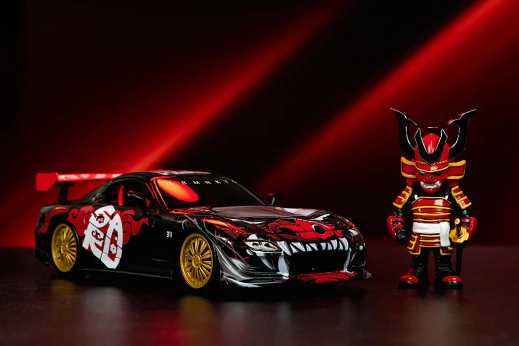 Zur Anime-Expo 2024 bringt Jada den Mazda RX-7 mit Figurine von Saru
