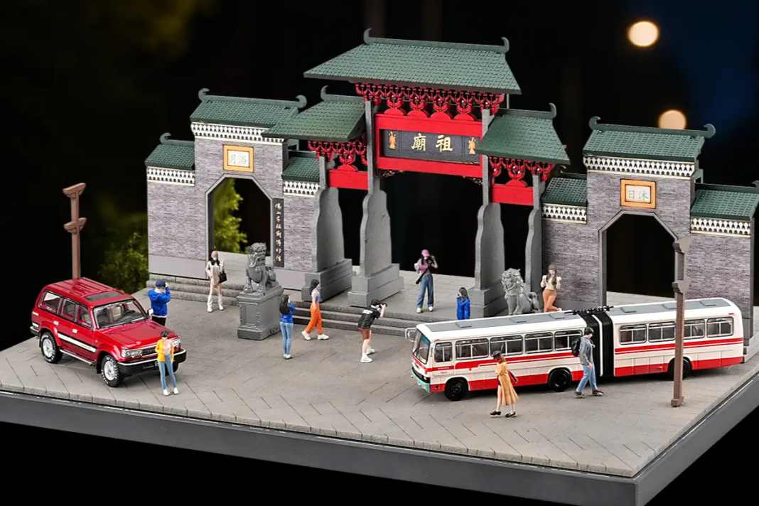Foshan-Tempel in 1:64 – Diorama aus Hongkong liefert Top-Kulisse für Nissan, Honda und Co