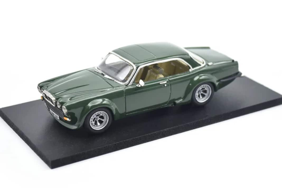 Bei Brooklin Models gibt es den Jaguar XJ 12 als Coupé von John Steed in 1:43