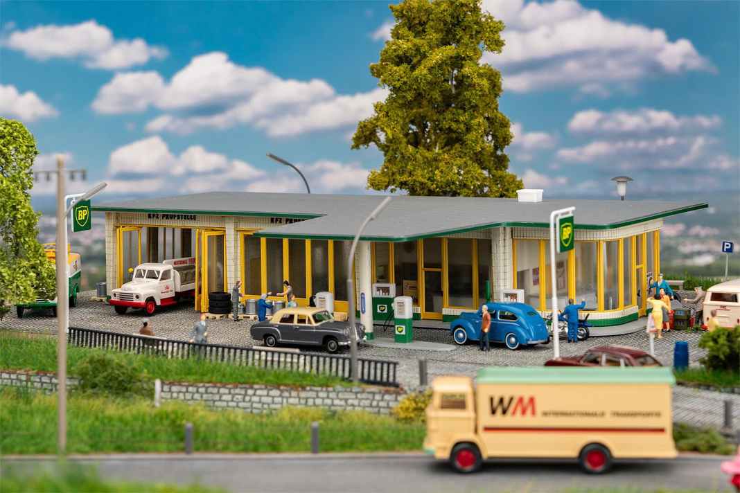 Häuslebauer Faller tankt ab sofort in HO bei der BP auf