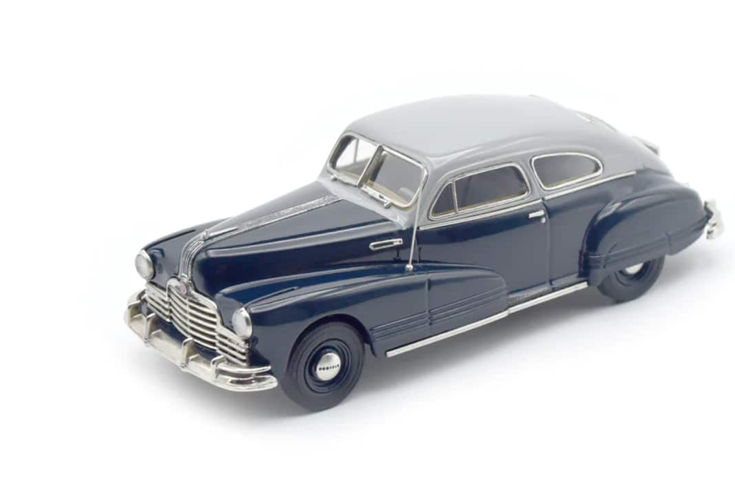Der Pontiac Torpedo von Brooklin in 1:43 kommt schnittig daher