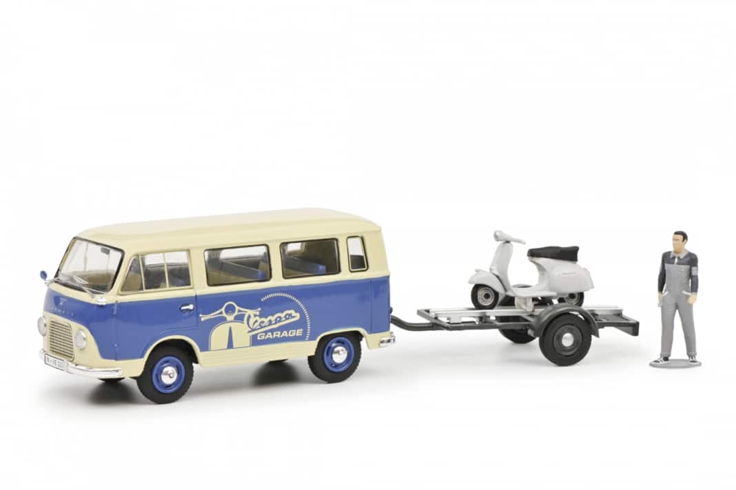 Wenn ein Ford dem Vespa-Roller in 1:43 hilft