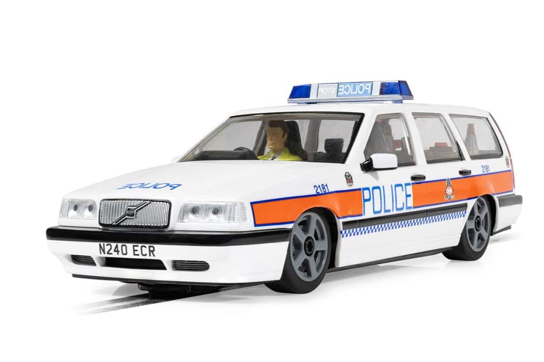 Scalextric bringt Volvo 850 Police Edition für die Schlitzpiste in 1:32