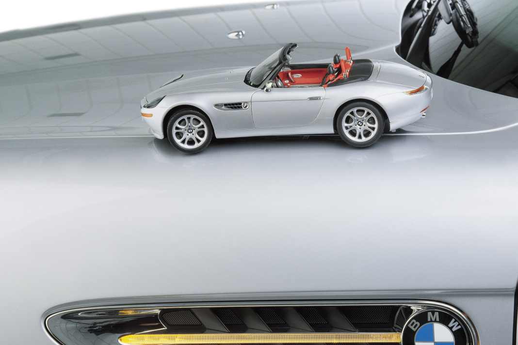 BMW Z8 von Kyosho in 1:12 – Bonds BMW