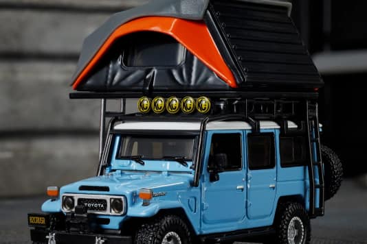 Hot Wheels Elite 64 bringt Weltenbummler-Toyota in 1:64