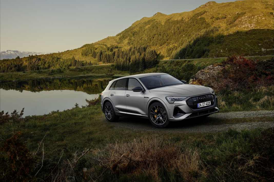 Audi e-tron S line black edition - Schön schwarz