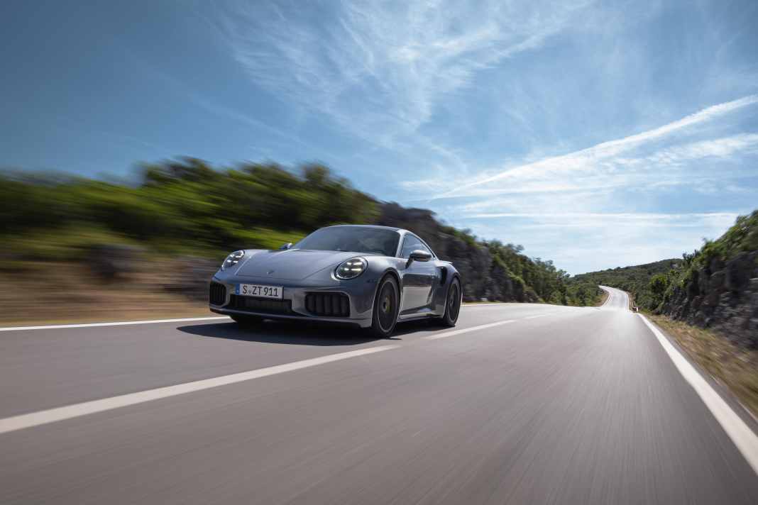 Porsche 911 Turbo S mit T-Hybrid-Technologie schneller denn je