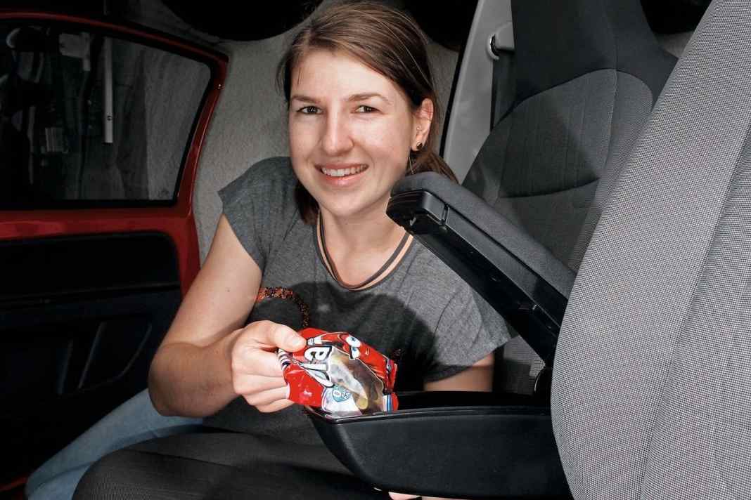 Mittelarmlehne für den VW Up! - Arm drauf
