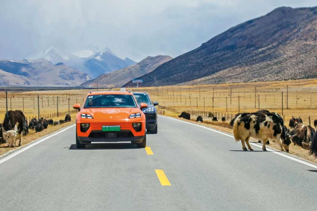 SUV-Reise auf einer der längsten Routen der Welt