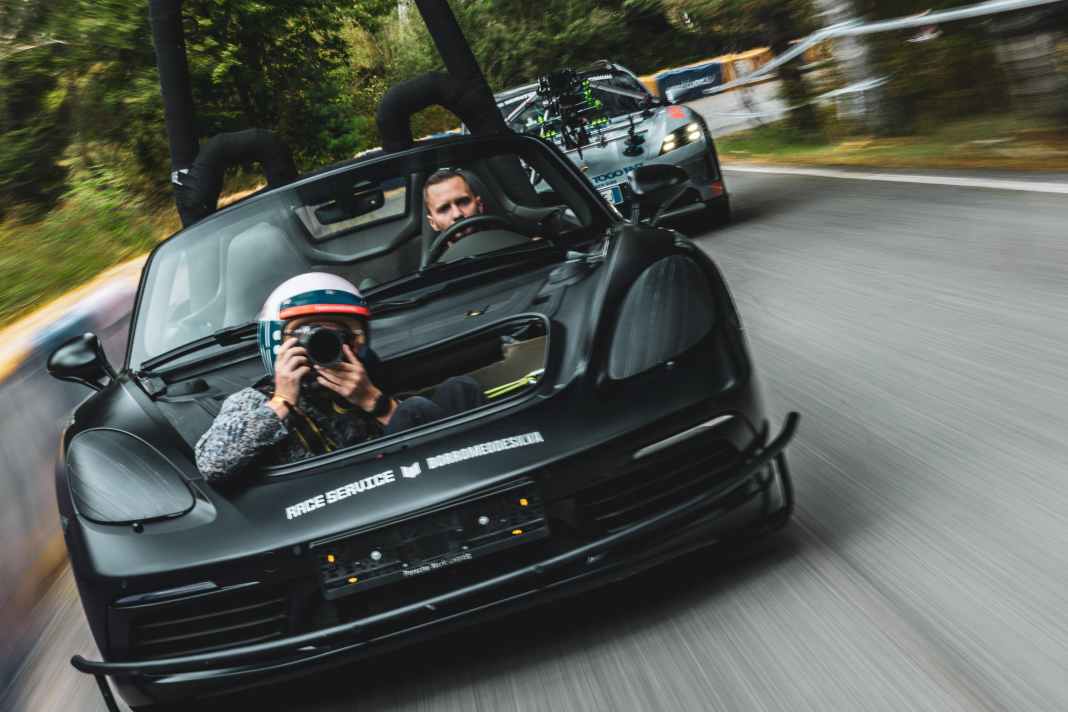 Porsche-Azubis verwandeln Boxster in Kamerafahrzeug