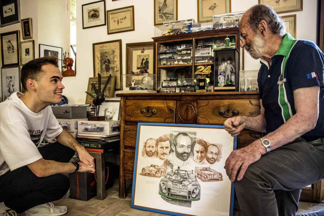 Der junge Porsche-Werksfahrer Laurin Heinrich trifft Rennsport-Legende Henri Pescarolo