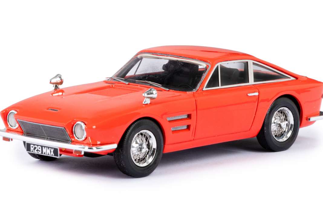 Der Trident, der eigentlich ein TVR hätte werden sollen, kommt in 1:43.