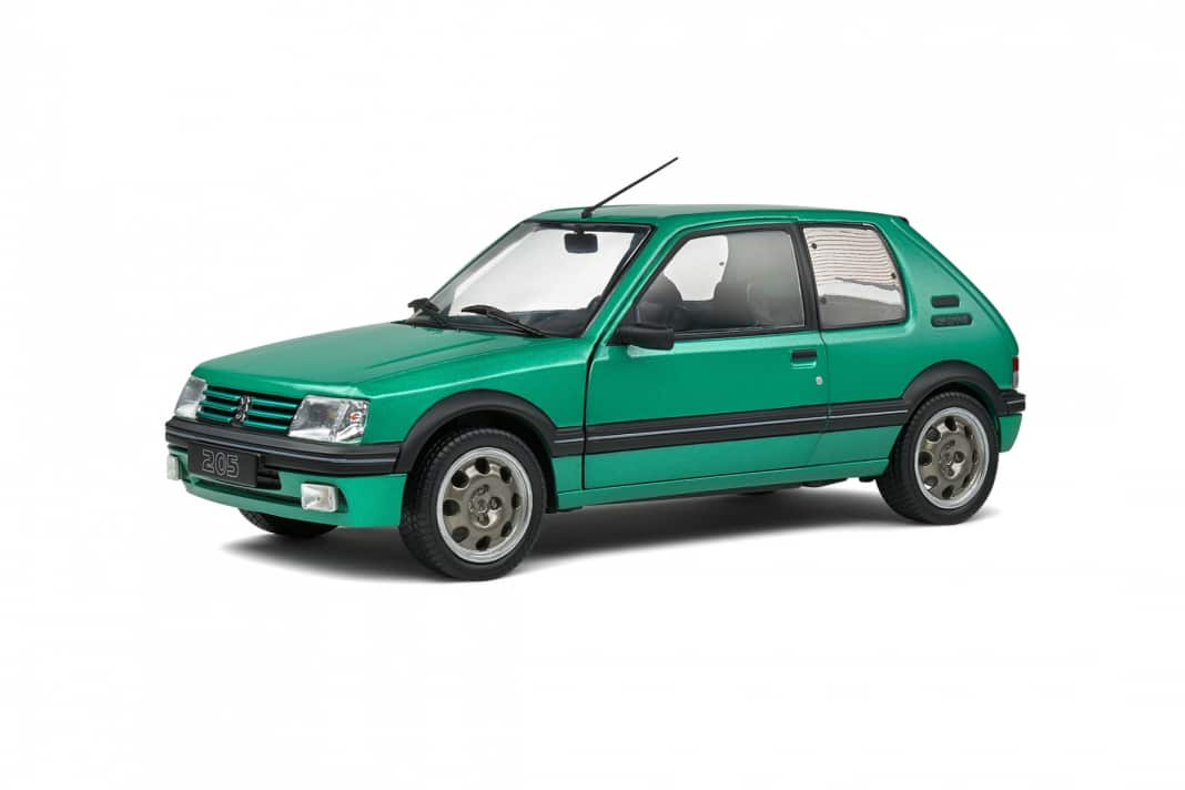 Der Peugeot 205 trägt bei Solido in 1:18 zum Geburtstag Grün!