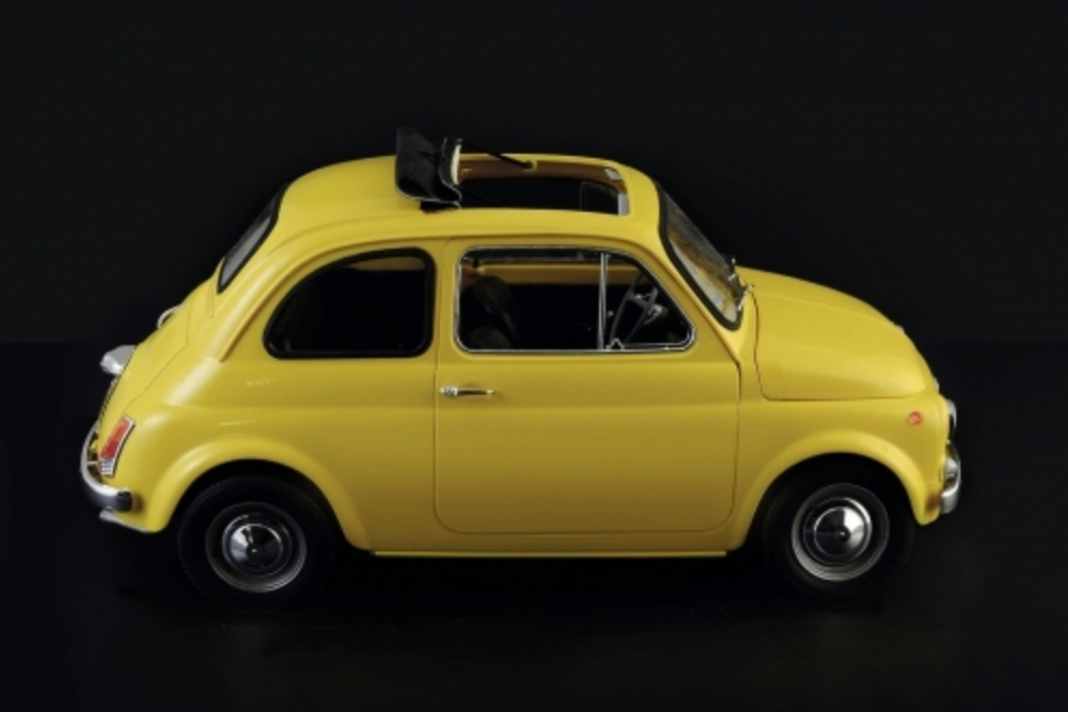 Italeri bringt Fiat-500-Kit in 1:12 und Gelb