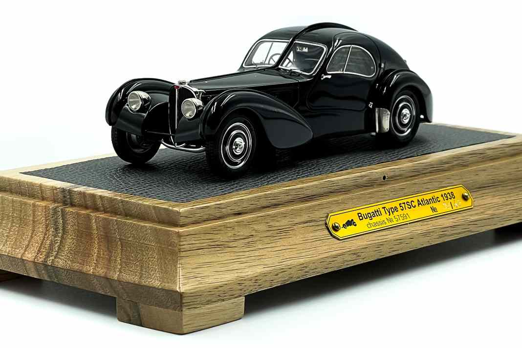 EMC stellt den ultimativen Bugatti Atlantic 57 SC vor, in der Version von Ralph Lauren