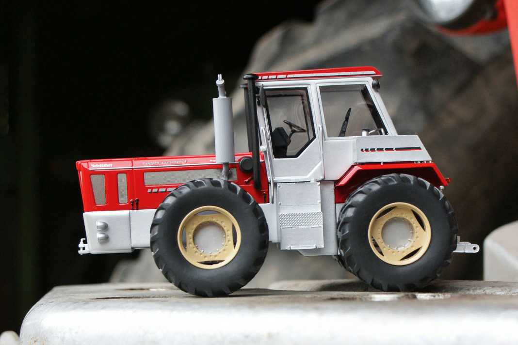 ’78 Schlüter 5000 TVL von Schuco in 1:32