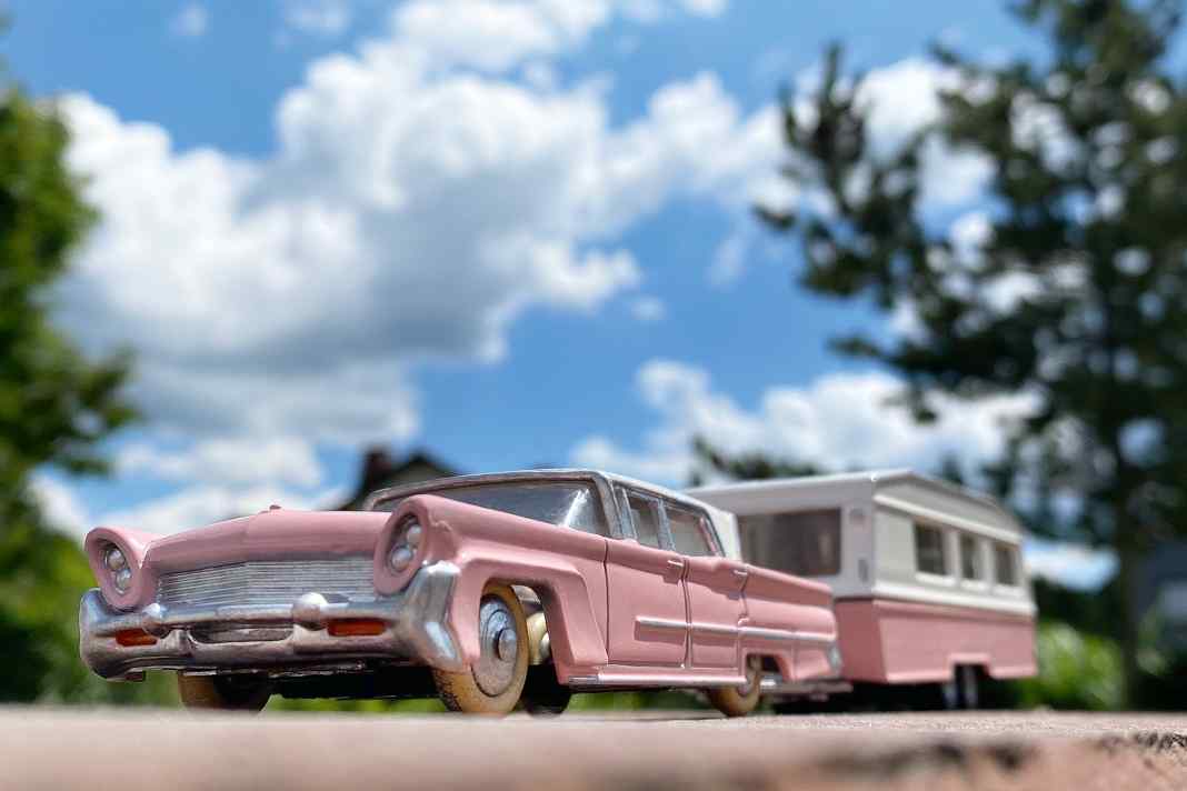 Lincoln-Gespann von Dinky und Siku in 1:43 – V8-Gespann