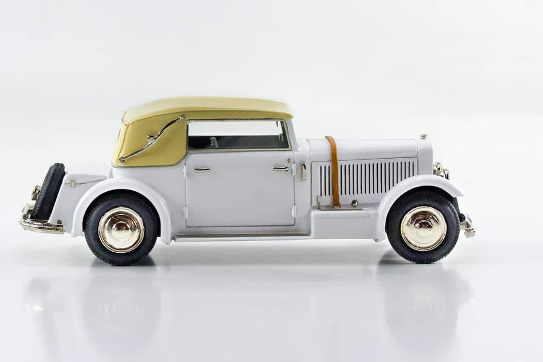 ’31 Adler „Walter Gropius“ Standard 8 von Autopioneer in 1:43 – Bauhaus-Saus