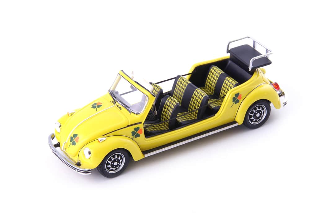 Der “Platz an der Sonne” im VW Maxikäfer kommt in 1:43 von Auto-Cult