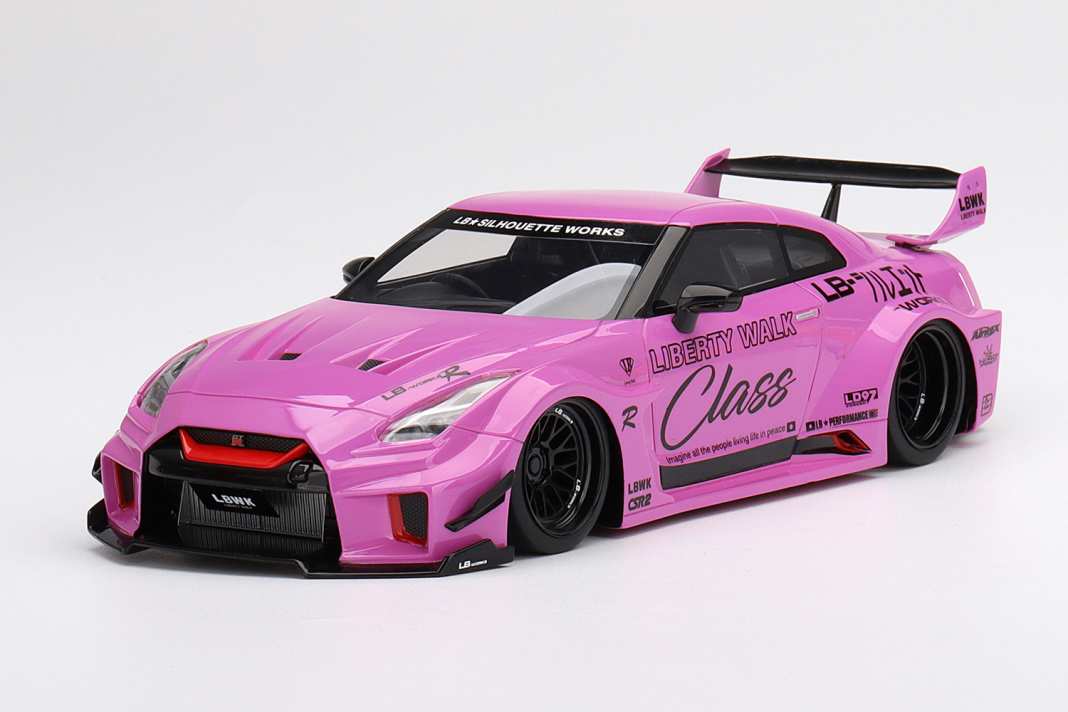 Der Nissan-Godzilla kommt in Pink bei True Scale Miniatures als 1:18-Hammer
