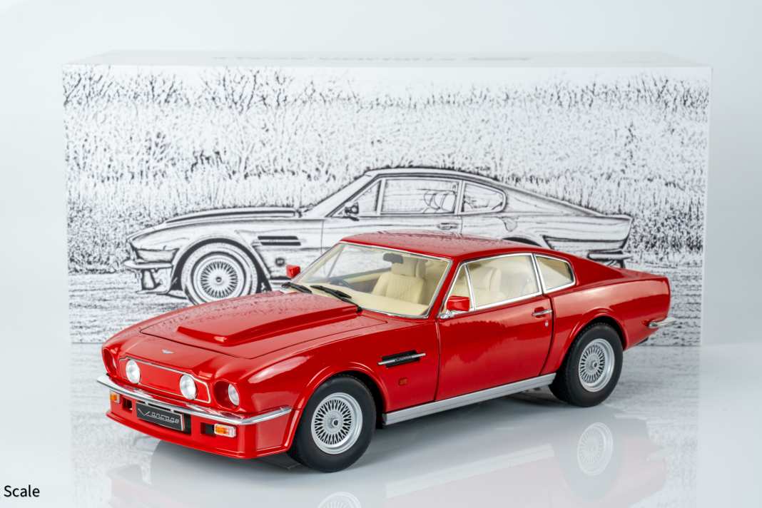 Stirling Scale startet mit Aston Martin V8 in 1:18