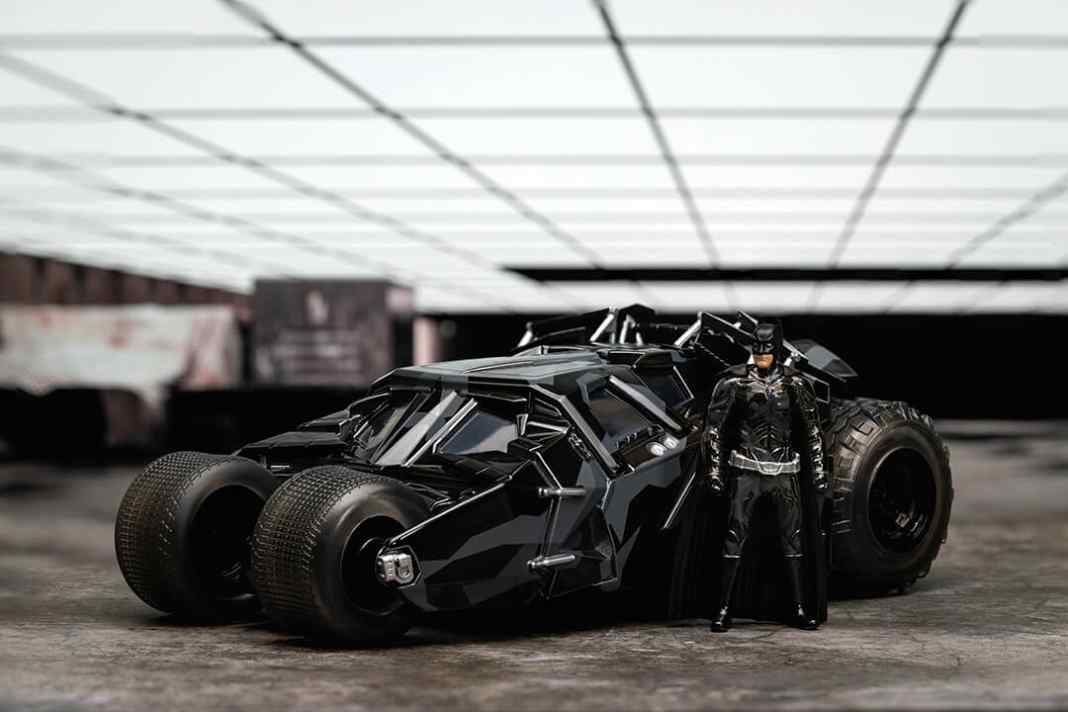 Jada präsentiert Batmans Tumbler in Camouflage-Optik in 1:24