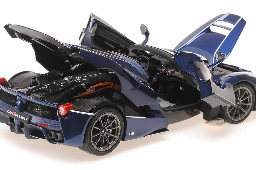 BBR bringt LaFerrari Aperta in Blue Tour de France und 1:18