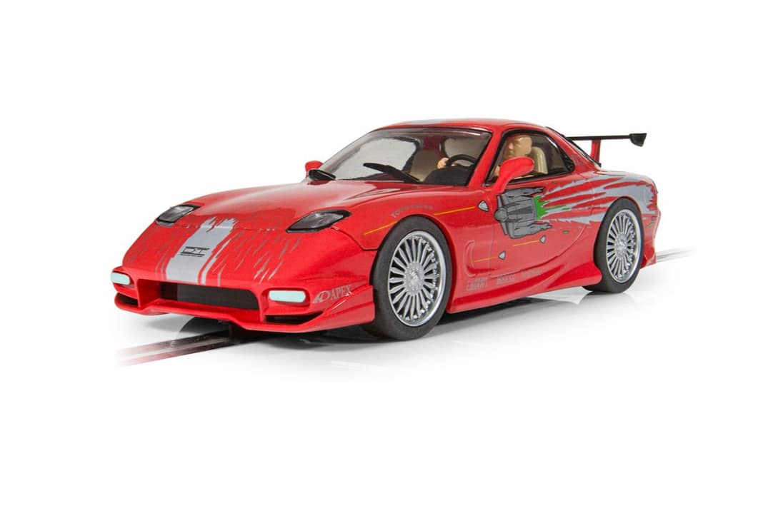 Scalextric bringt Dom Torettos roten Mazda RX-7 in 1:32 auf die Bahn