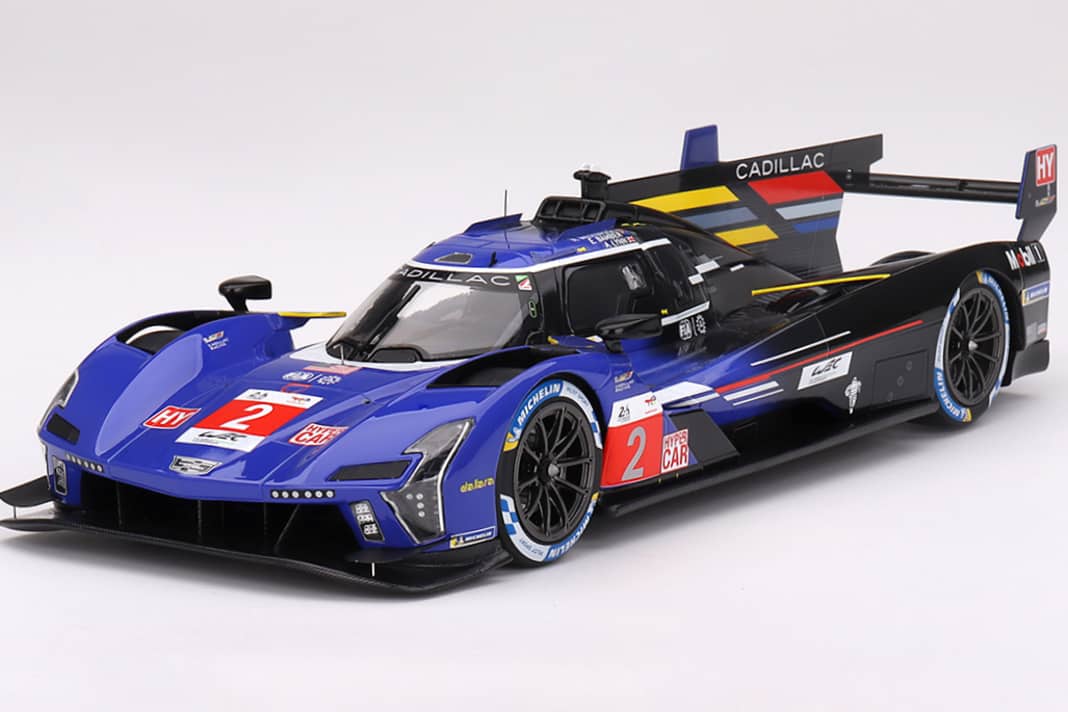 Top Speed bringt den Drittplazierten Le-Mans-Cadillac auch dreckig in 1:18