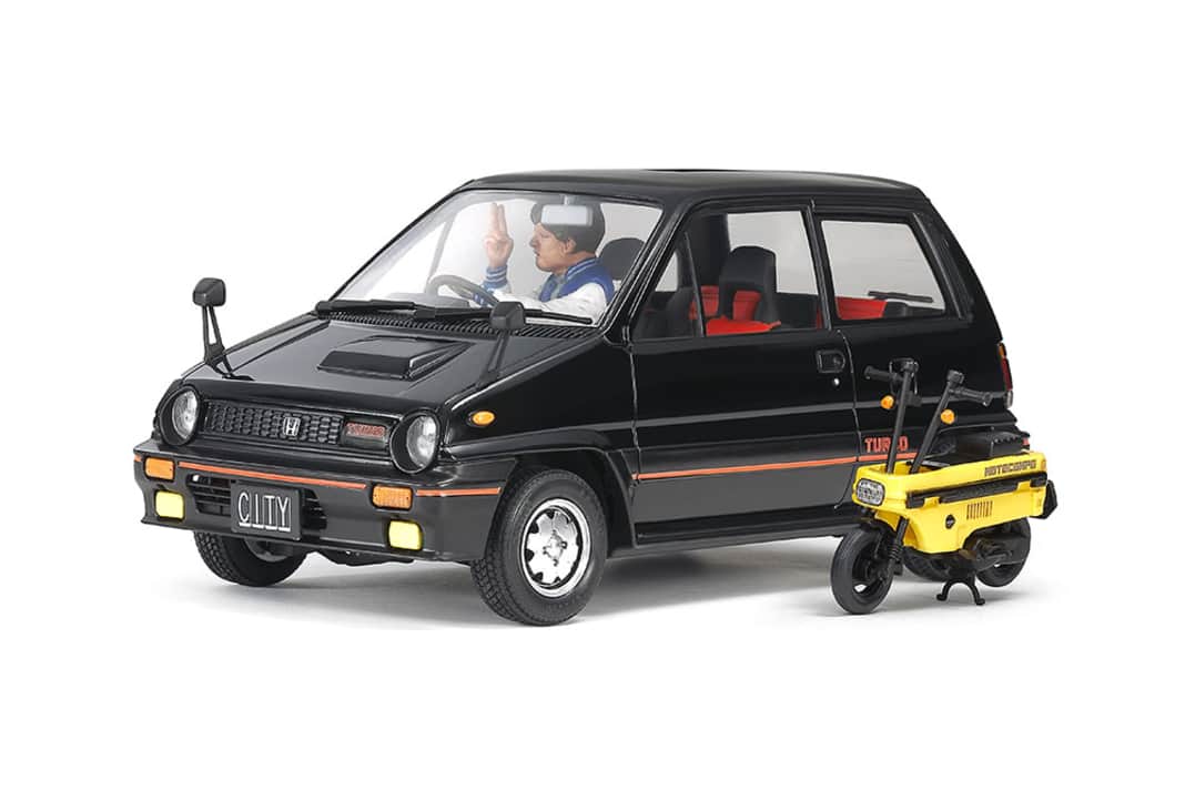 Der Honda City Turbo von Tamiya in 1:24 hat sechs Räder