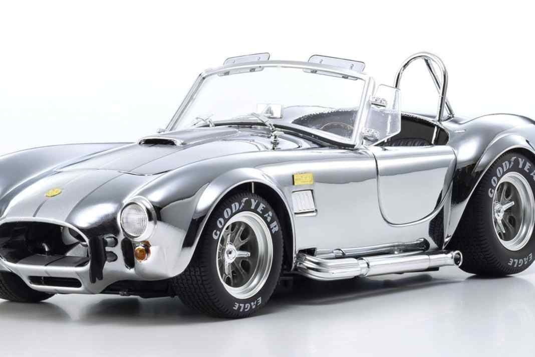 Kyosho macht die AC Cobra 427 S/C zum 1:18-Strahlemann in Chrom
