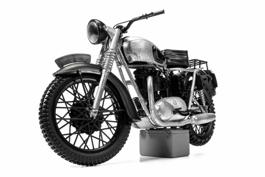 Triumph Trophy TR6 aus “Great Escape” kommt von Corgi in 1:12