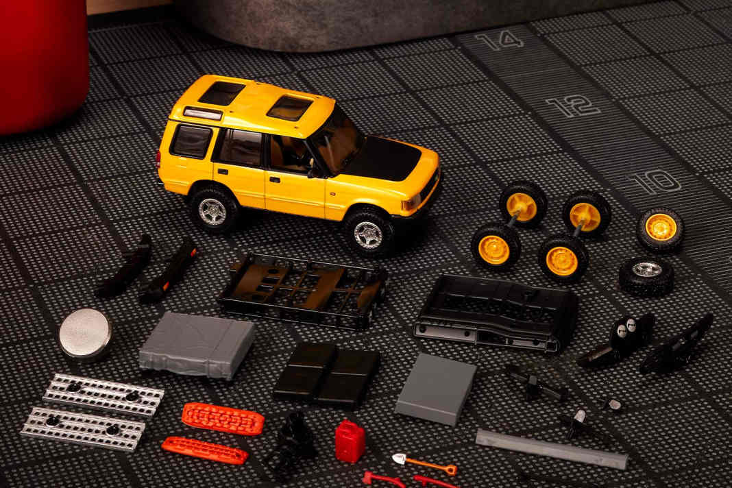 Dieser Landrover Discovery strotzt in 1:64 gerade zu vor jeder Menge Extras!