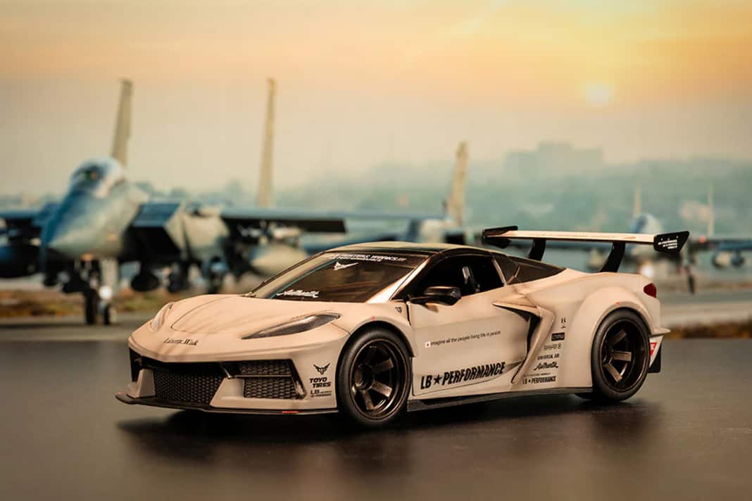 Jada Toys zeigt dreckige C8-Vette im Liberty-Walk-Trimm in 1:24